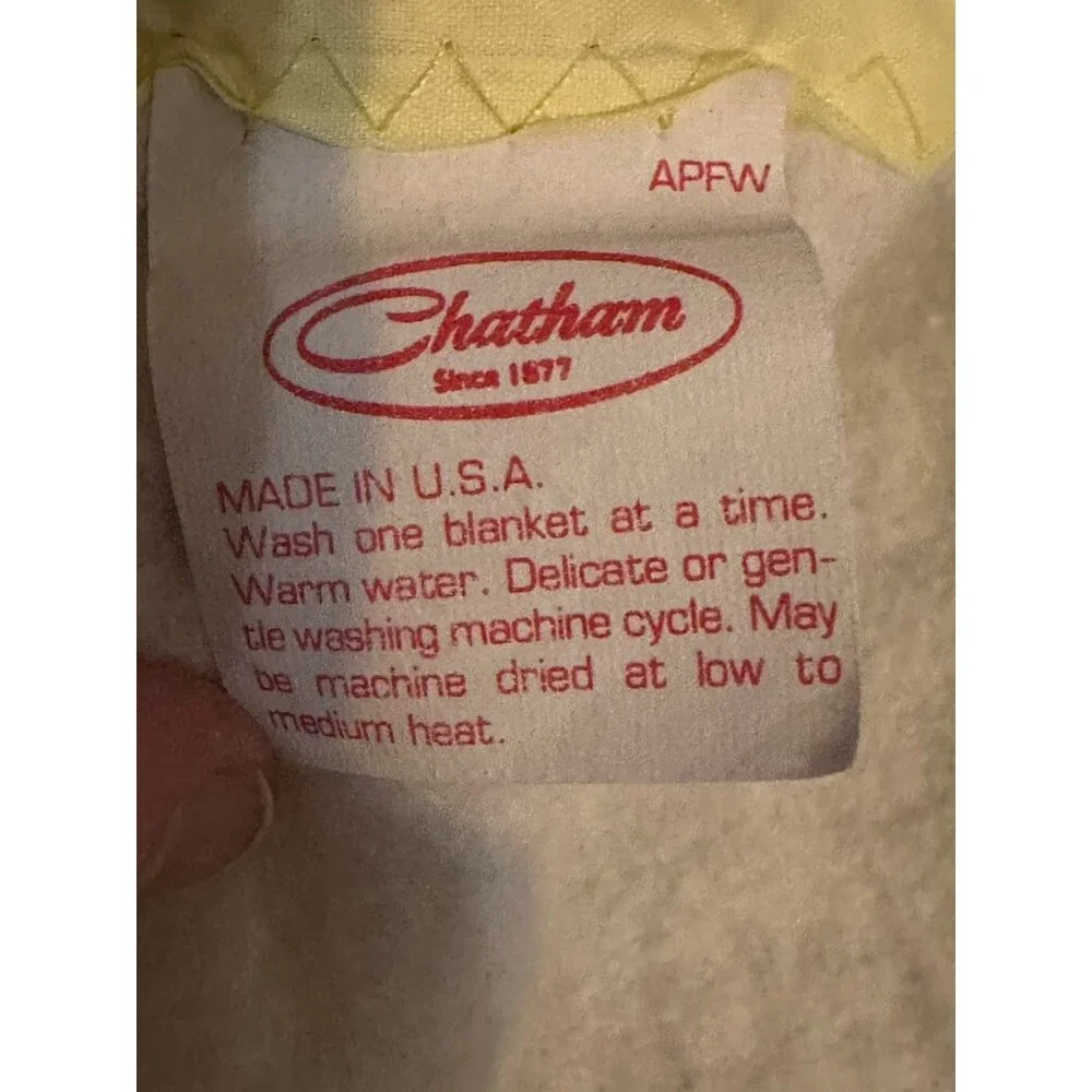 Vtg‎ Chatham Pale Yellow Acrylic Baby Crib Blanket Satin Trim Lovey 30 X 40 USA
